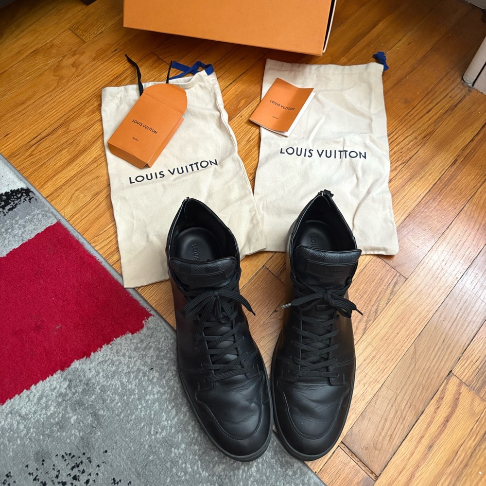 Gently used Louis Vuitton sneakers. 12US